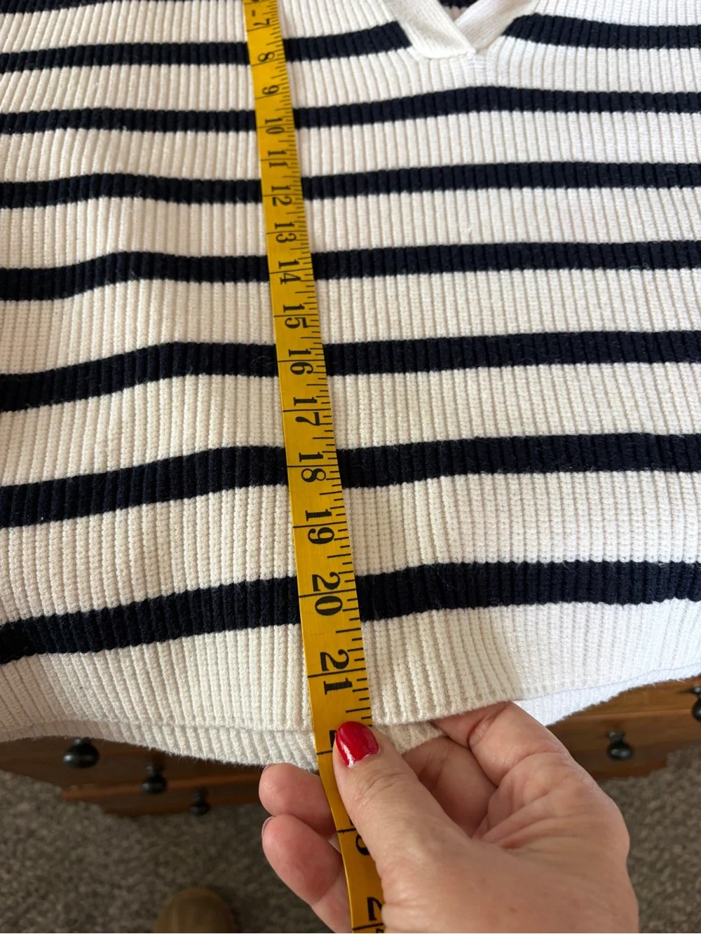 Elie Tahari Black & Cream Striped V-Neck Collared Sweater. 8-03